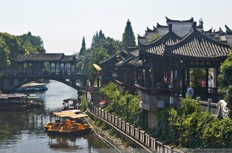 年货惠民市集 热闹迎新年